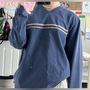 Long sleeved V-neck shirt